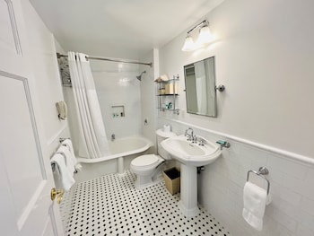 Suite, 2 Queen Beds, Ocean View (Cottage, Main Inn Side)