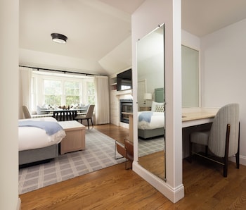 Deluxe Room, 1 King Bed (Cottage)