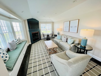 Suite, 2 Queen Beds, Ocean View (Cottage)