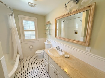 Suite, 2 Queen Beds, Partial Ocean View (Cottage)