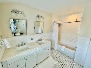 Room, 2 Queen Beds (Beach House)