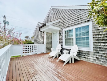 Suite, 1 King Bed, Partial Ocean View (Cottage)