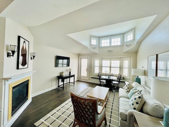 Suite, 2 Queen Beds (Beach House)