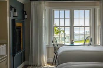 Cottage, 2 Queen Beds (Pier View)