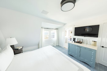 Suite, 1 King Bed, Ocean View (Master)