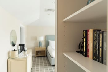 Superior Cottage, 1 King Bed