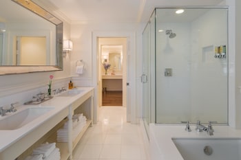 Suite, 2 Queen Beds, Ocean View (Master)