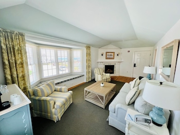 Suite, 1 King Bed, Ocean View (Cottage, Main Inn Side)