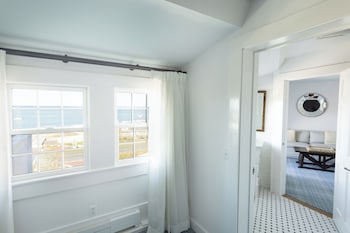 Suite, 1 King Bed, Ocean View (Master)