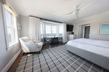 Deluxe Suite, 1 King Bed (Cottage)