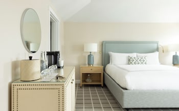 Superior Cottage, 1 King Bed