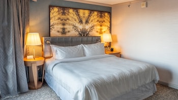 Junior Suite, 1 King Bed (Ravine View)