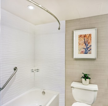 Standard Room, 1 King Bed, Mobility Accessible