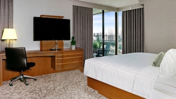 Premium Room, 1 King Bed (High Floor)