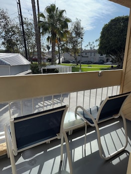 Executive Room, 1 King Bed with Sofa bed, Balcony