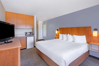 Suite, 1 King Bed, Non Smoking, City View (1 Bedroom)
