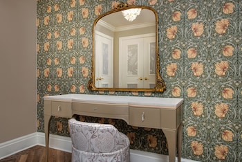 Victorian Suite - Club Level