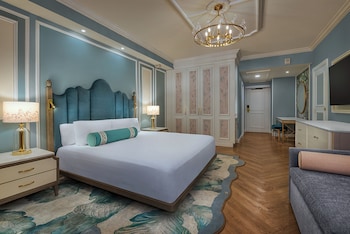 Deluxe King Room - Club Level. Hearing accessible - visual alarms and notifications. 1 king bed, 1 d