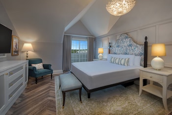 2 BR - Theme Park View - Club Level Access