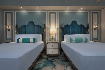 Theme Park View. Hearing accessible - visual alarms and notifications. 2 queen beds, 1 daybed.