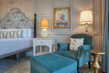 Deluxe King Room - Club Level