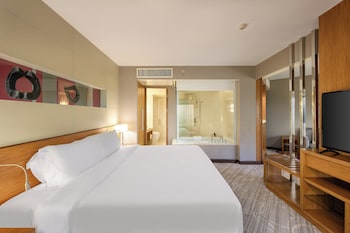 Deluxe Suite, 1 King Bed (Premium Deluxe Club)