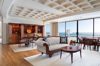 Suite, 1 King Bed with Sofa bed (Prestige Suite)