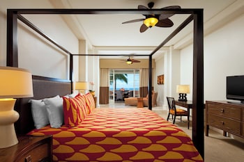 Suite, 1 King Bed with Sofa bed (Prestige Suite)