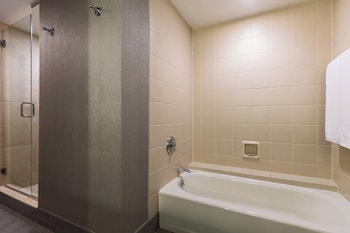 Room, 1 King Bed (Mobility Accessible, Tub)