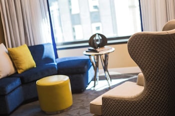 Club Room, 1 King Bed
