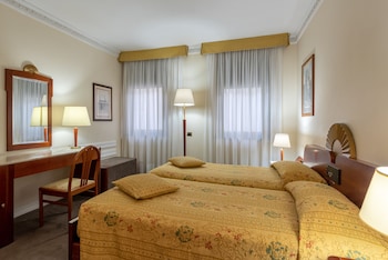 Double or Twin Room, 2 Bedrooms, Connecting Rooms