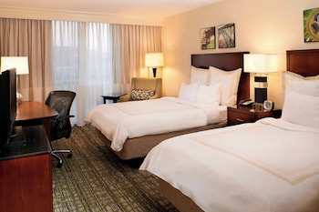Room, 2 Double Beds (Hearing Accessible)