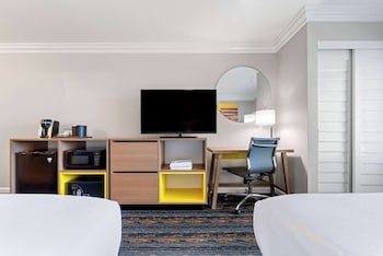 Premier Room, 2 Queen Beds, Non Smoking