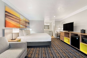 Standard Room, 1 King Bed, Non Smoking