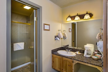 Standard Room, 2 Queen Beds, Lake View