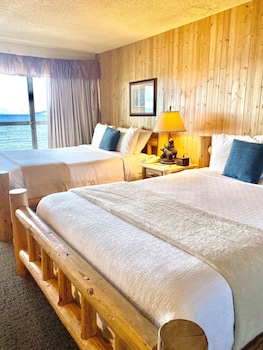 Deluxe Room, 2 Queen Beds, Kitchen, Lake View