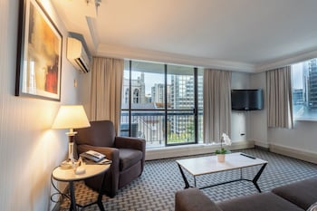 Premium Suite, 1 King Bed, Kitchen, Corner