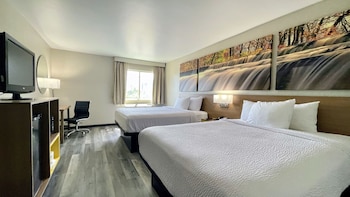 Room, 2 Queen Beds, Accessible, Non Smoking (Mobility, tub w/ grab bars)