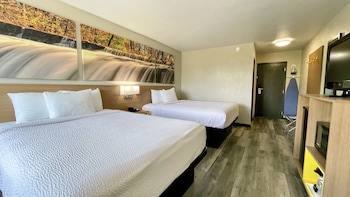 Room, 2 Queen Beds, Accessible, Non Smoking (Mobility, tub w/ grab bars)