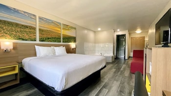Suite, 1 King Bed, Non Smoking