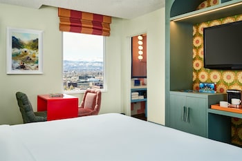 Room, 1 King Bed, Mountain View