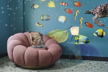 Room, 1 King Bed, Corner