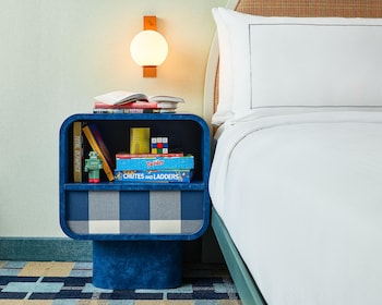 Room, 1 King Bed, Mountain View