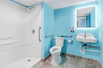 Studio, 1 King Bed, Accessible, Non Smoking (Walk-In Shower)