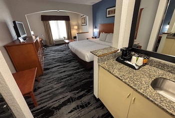 1 King Bed, Whirlpool Suite, Non-Smoking