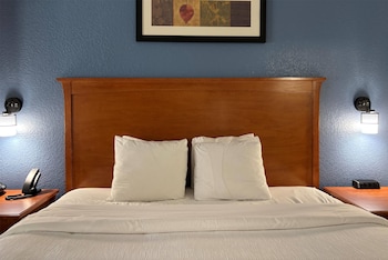1 King Bed, Whirlpool Suite, Non-Smoking
