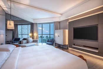 Club Room, 1 King Bed, Sea View