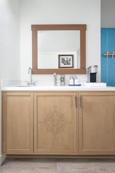 Suite, 2 Queen Beds, Accessible (Tub)