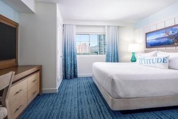 Suite, 1 King Bed, Accessible, Mountain View