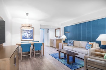 Suite, 2 Queen Beds, Accessible (Tub)